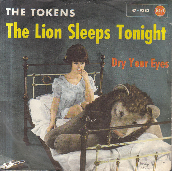 The Tokens : The Lion Sleeps Tonight (7", Single)