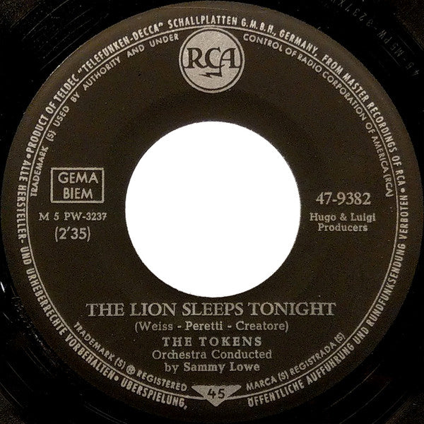 The Tokens : The Lion Sleeps Tonight (7", Single)