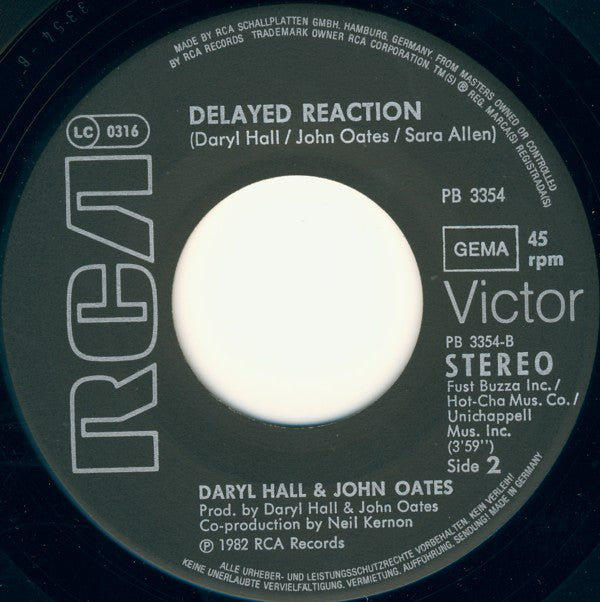 Daryl Hall + John Oates* : Maneater B/W Delayed Reaction (7", Single)