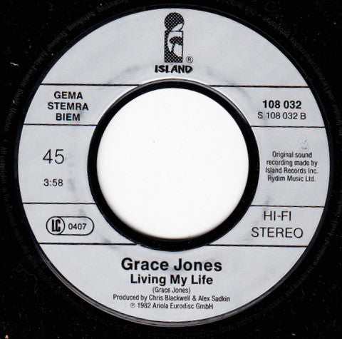 Grace Jones : Love Is The Drug (7", Single)