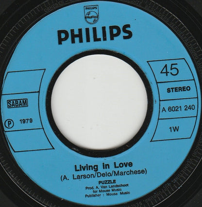 Puzzle (9) : Living In Love (7")