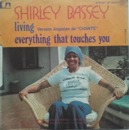 Shirley Bassey : Living (Version Anglaise De "Chante") / Everything That Touches You (7")