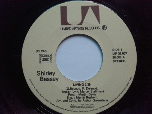 Shirley Bassey : Living (Version Anglaise De "Chante") / Everything That Touches You (7")