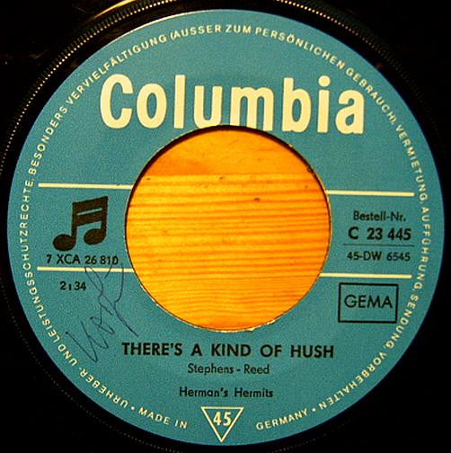 Herman's Hermits : There's A Kind Of Hush / Gaslite Street (7", Single)