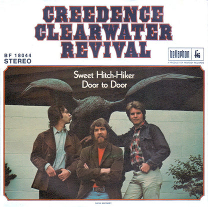 Creedence Clearwater Revival : Sweet Hitch-Hiker / Door To Door (7", Single)